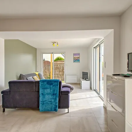 Les Volets Bleus By Interhome بيت للعطل *