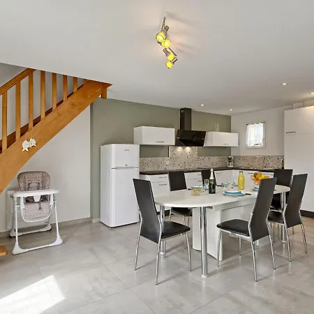 Les Volets Bleus By Interhome
